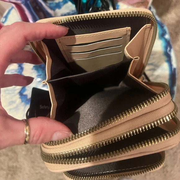 American Bee NWT Women's Pink Soft Vegan Leather Wallet/Cross Body - Picture 7 of 9